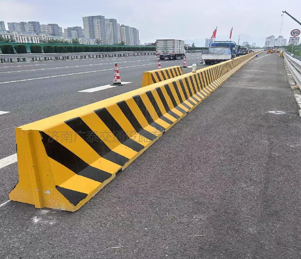 2000&times;800新泽西隔离墩
