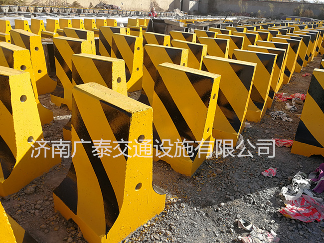 500&times;800中隔离墩