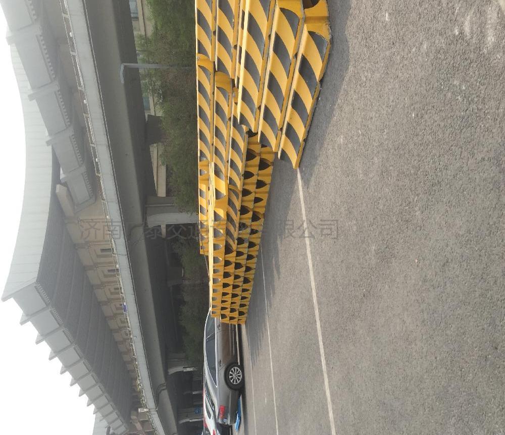 300&times;800城市水泥隔离墩